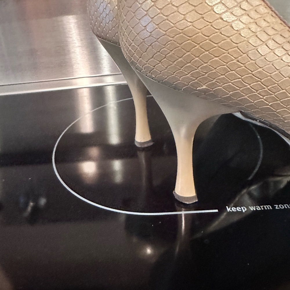 BCBGirls Nude Snakeskin-Textured Pointed Toe Bow Pumps Dress Shoes size 9.5 - Picture 8 of 16